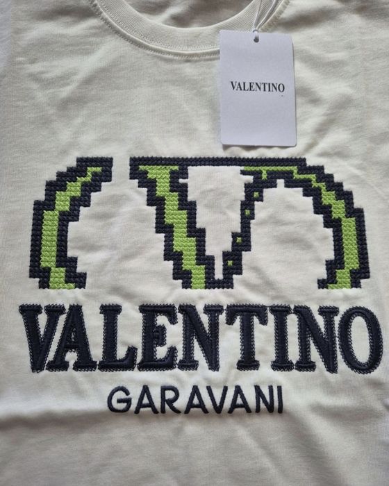 ТОП ЦЕНА! Оригинална мъжка тениска Valentino Garavani / Размер Л