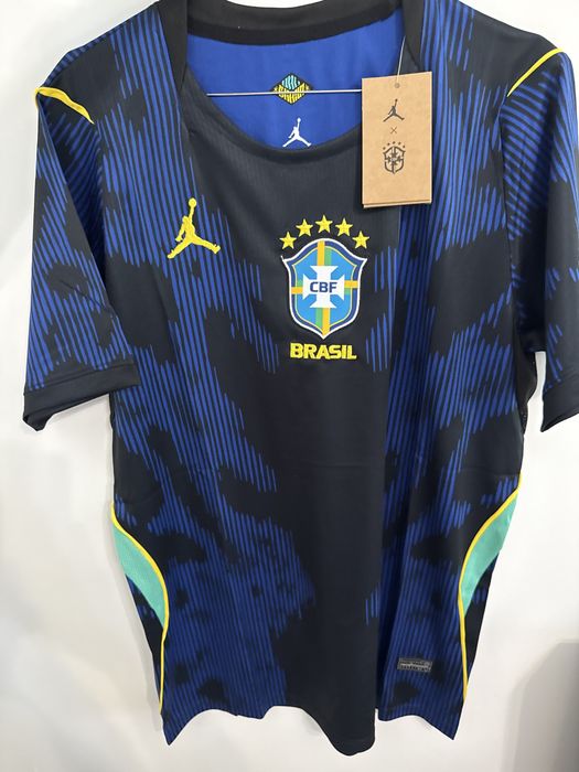 Tricou Brazilia away cupa mondiala(simplu la 125)(cu jucator la 150)