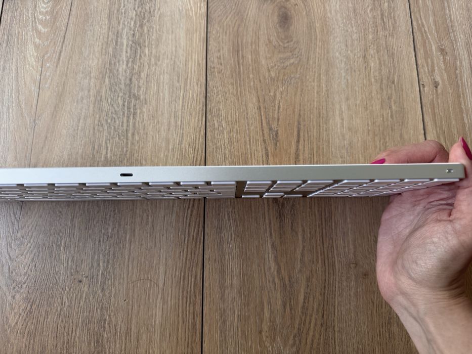 Apple Magic Keyboard cu tastatura numerica, wireless, QWERTY