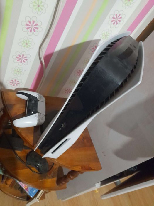 Playstation 5 със дисковод , контролер и игри