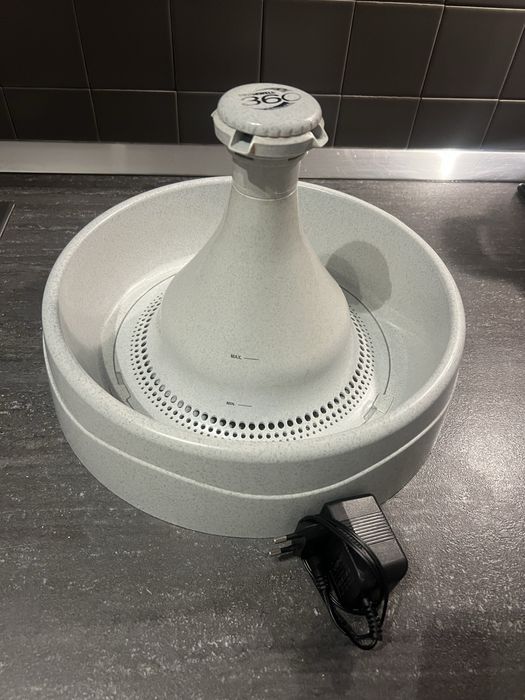 Fântână apă pentru pisici