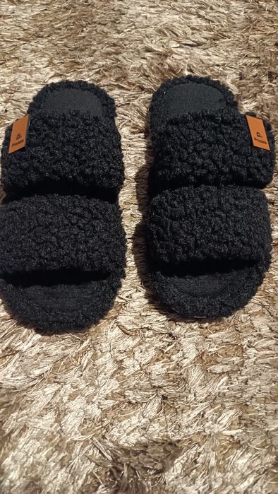 Дамски плюшени отворени пантофи