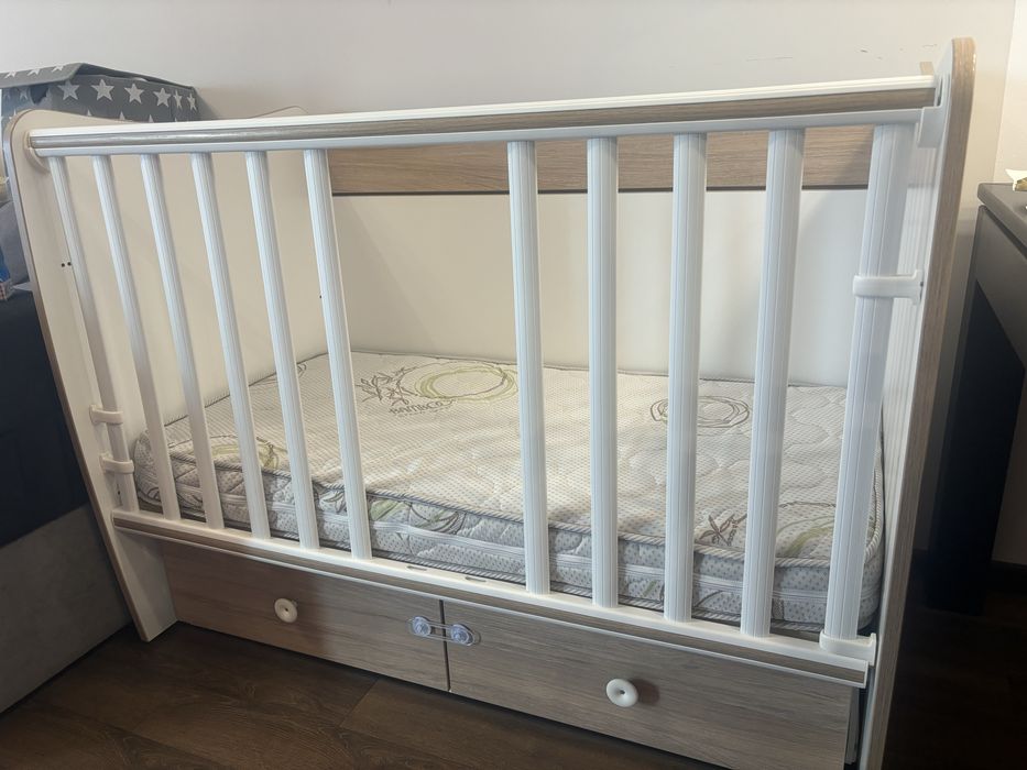 Бебешко легло, скрин и матрак!