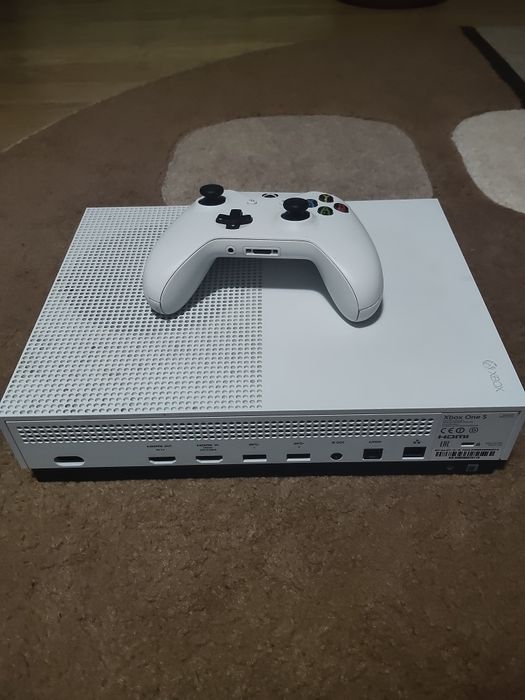 Xbox one s second hand (nici un defect) + consola