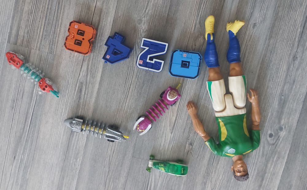 Футболна фигура, цифри и колички