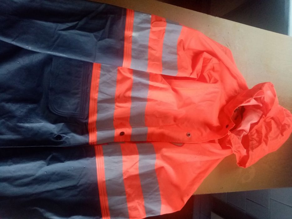 Продам плащ-дождевик.