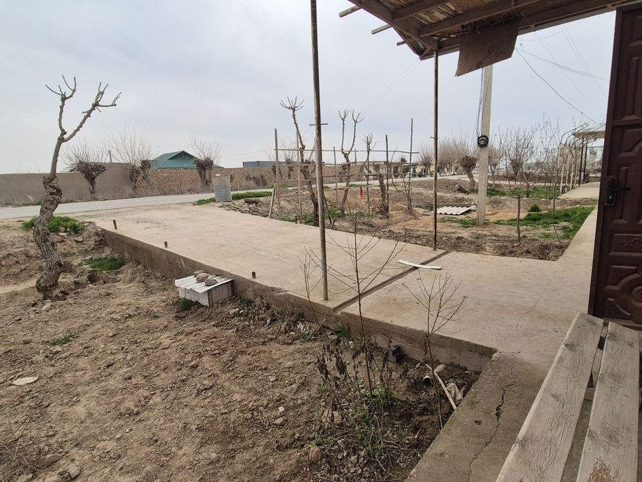 Xovlilik uy 6 sotix 8 honalik 2 dush Termiz Mahallasida