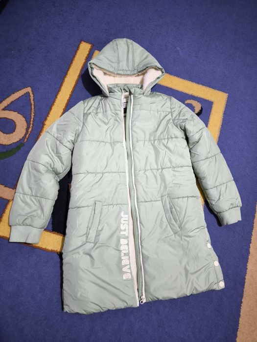 Куртку на девочку 10-12лет.