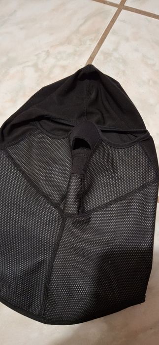 Cagulă Moto – Confort și Protecție, Stare Foarte Bună