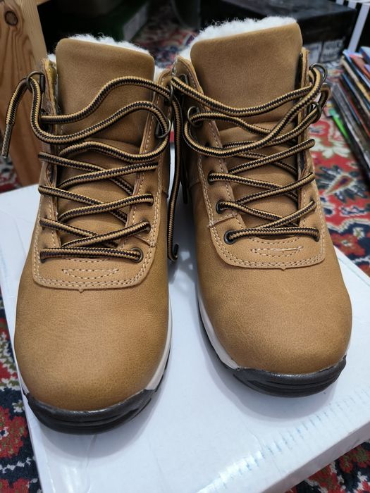 Ботинки зимние продам