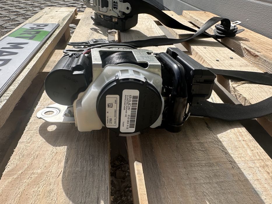 Предни колани AUDI A8 D5 0589P1000799