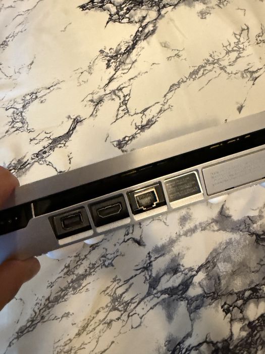 Consolă PlayStation 4 Slim Silver (Argintiu) 500GB + 2 Manete Originale + 2 Jocuri (GTA V, AC Syndicate)