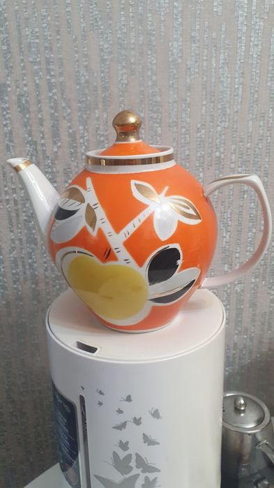 Продам фарфоровый чайник"Яблоко"