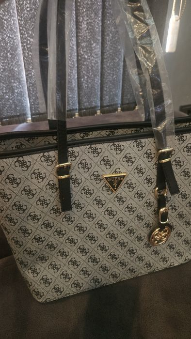 Чанта guess нова