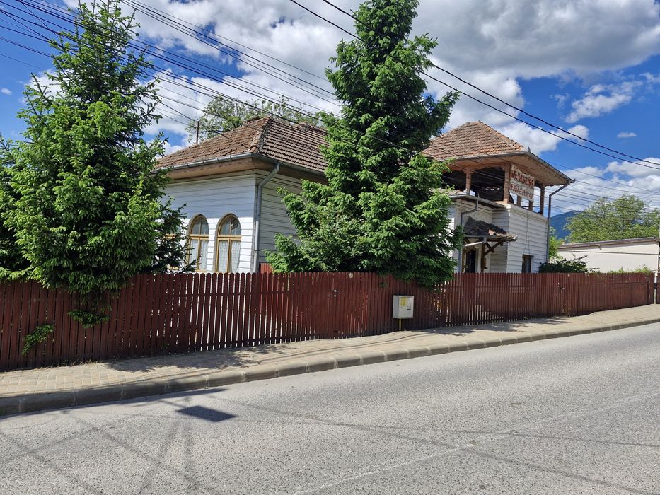 Casa la preț de apartament, oraș liniștit, de munte.