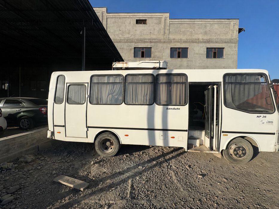 ISUZU HC40 (NP26)  avtobus sotiladi 26 taligi