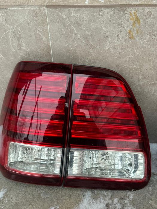 Фары задние Lexus lx470