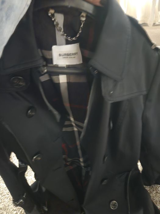 Черно плътно манто с колан