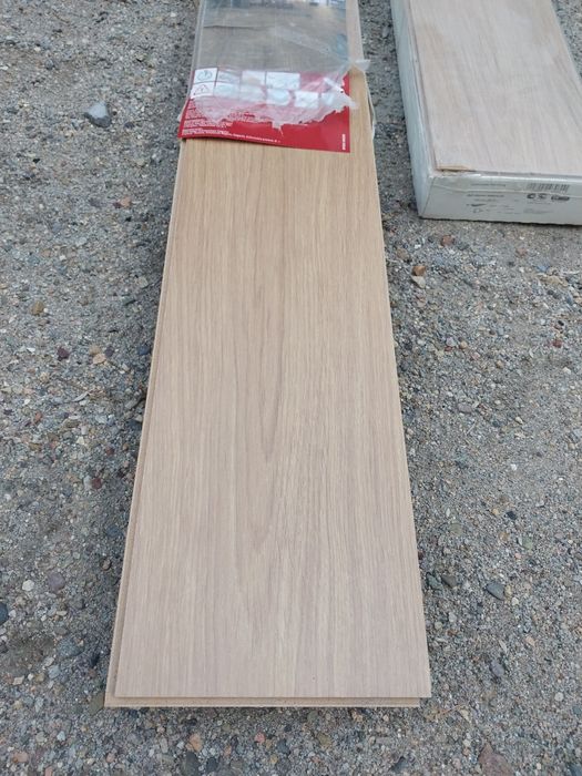 В наличии 4м/2 нового ламината.