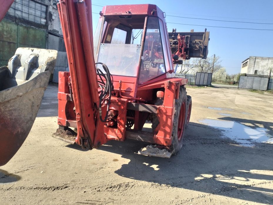 Vând buldoexcavator