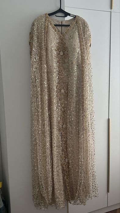Вечернее платье с пайетками золотое