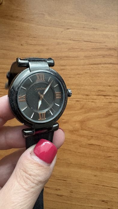 Часовник в черно