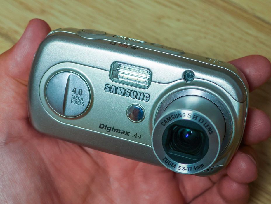 aparat foto digital Samsung A4 (digicam cu senzor CCD)