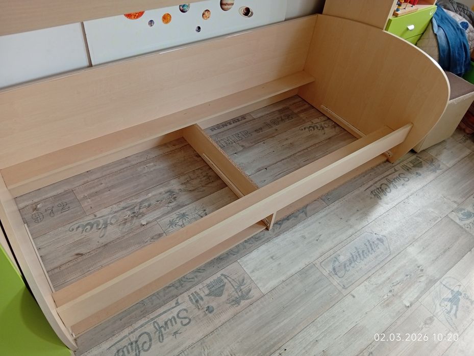 Продавам детско легло с матрак