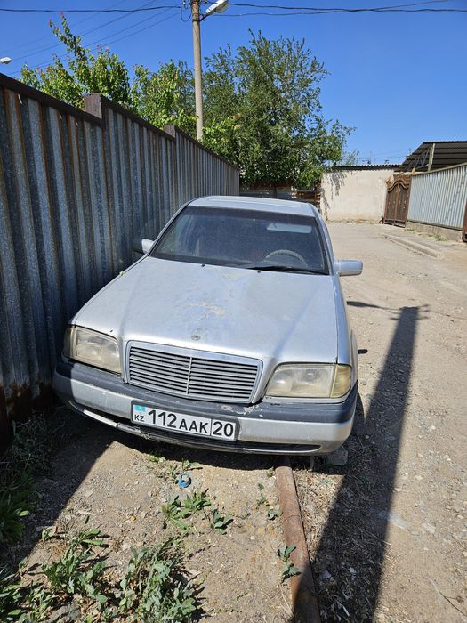 Продам мерс С180. Объем 1.8.вложения по желанию 800000