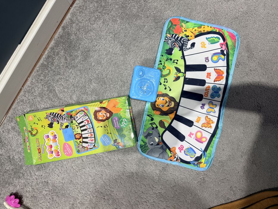 Музыкальеый коврик (пианино)