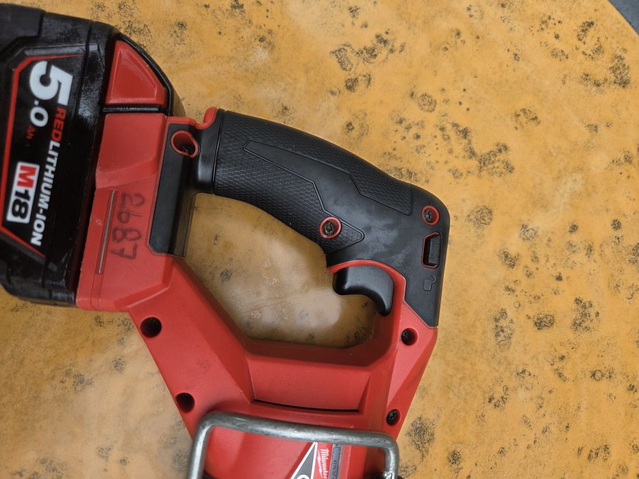 Акумулаторен саблен трион MILWAUKEE M18 FSZ