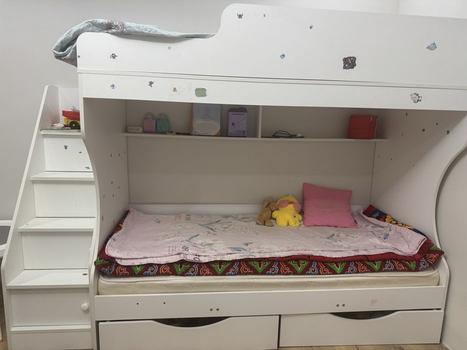 Продам двухярусную кровать