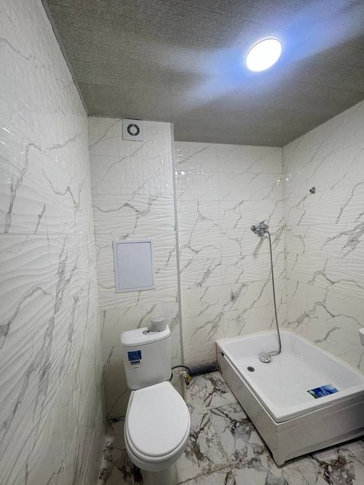 Яшнабад ЖК Азия Хаус срочно продается квартира  2/1/8  42м2