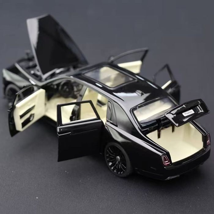 1.32! Rolls Royce Phantom Металлическая модель со светом и звуом