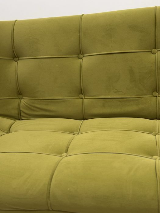 Диван зеленого цвета 180