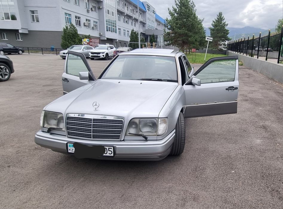 Продам машину w124
