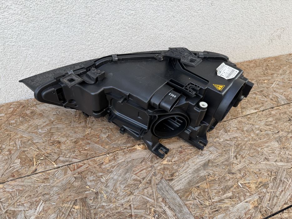 Far dreapta Audi A4 B8.5 B8 8K Facelift Xenon + LED Original Euroapa