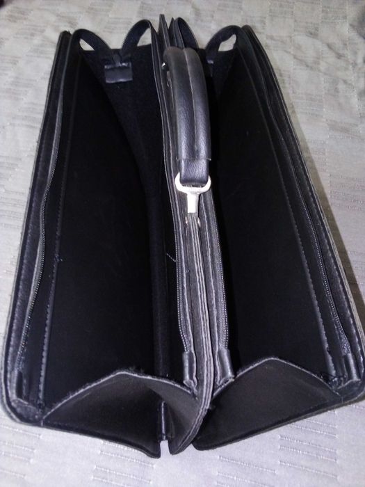 Черна  кожена бизнес чанта