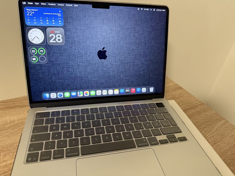 MacBook Air M4 și Airpods Pro 3