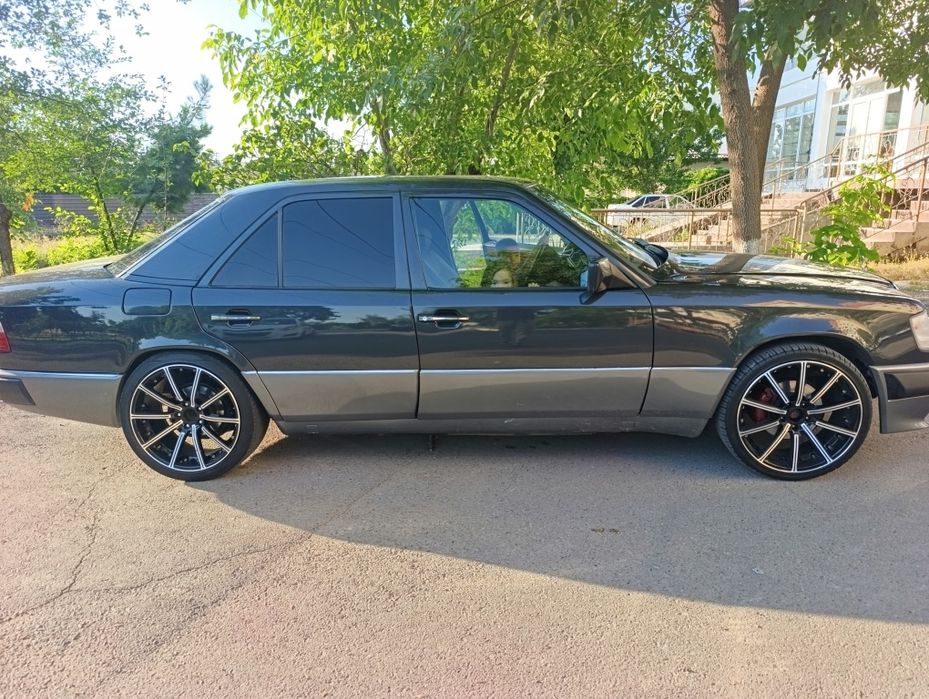 Srochni Mersedes W124 sotiladi