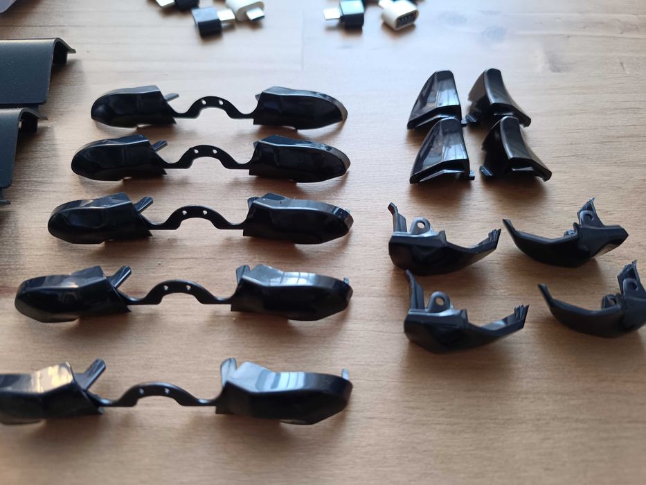 Accesorii Xbox – cabluri, adaptoare, gripuri, butoane