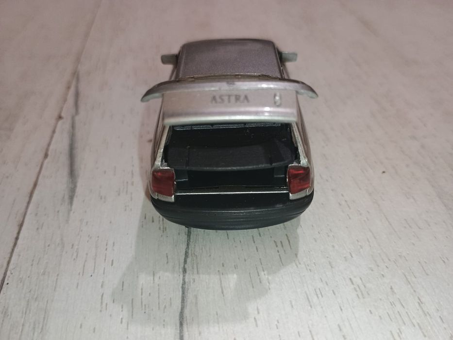 Vând machete Opel Astra F scara 1:43