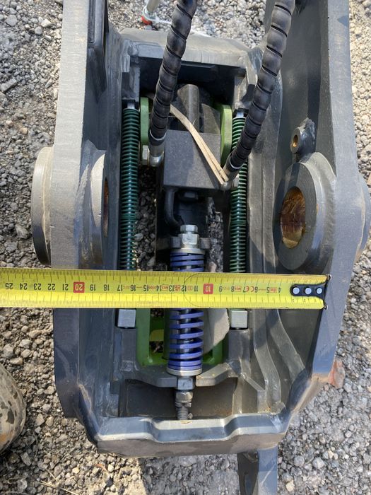 Бързосменник хидравличен НОВ!! за багер или комбиниран багер