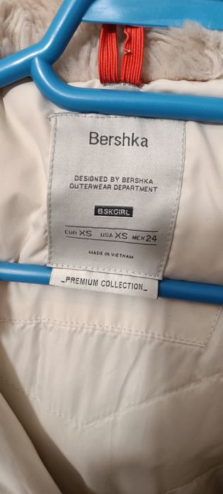 Geaca bershka XS alba