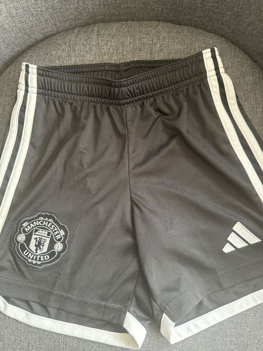 Оригинални къси панталони на Манчестър Юнайтед - размер 7-8 години