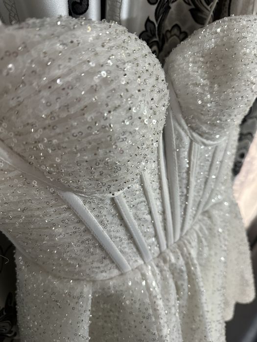 Rochie albă cu corset