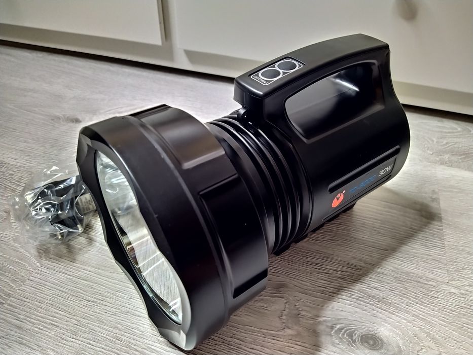 Lanterna TD-8000 cu Led Cree XHP70.2 Acumulator Putere mare Distanta!