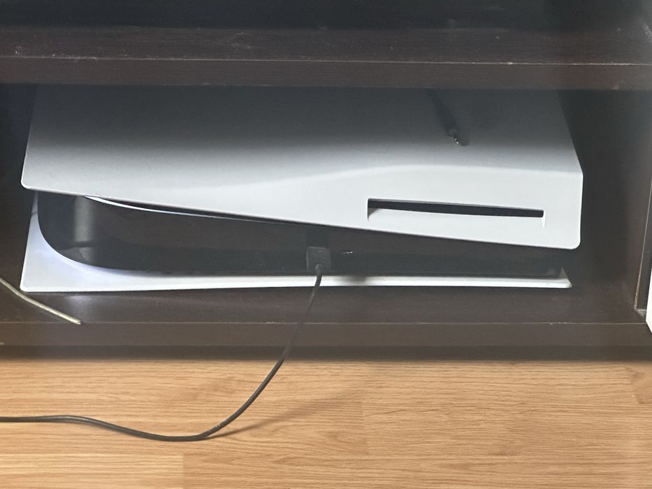 PS5 диск едишън + 3 джойстика + 7 игри