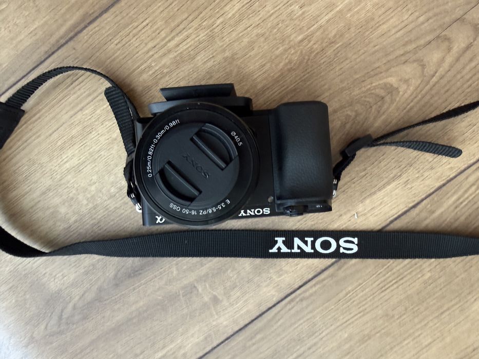Aparat foto Sony a6100 + obiectiv + trepied + geanta
