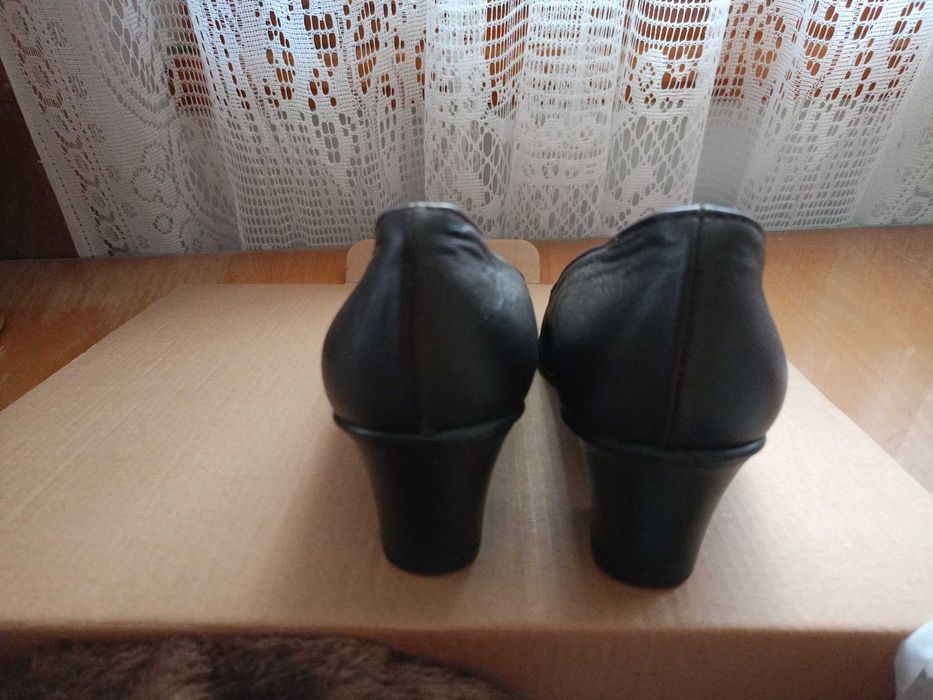 Продавам чисто нови обувки